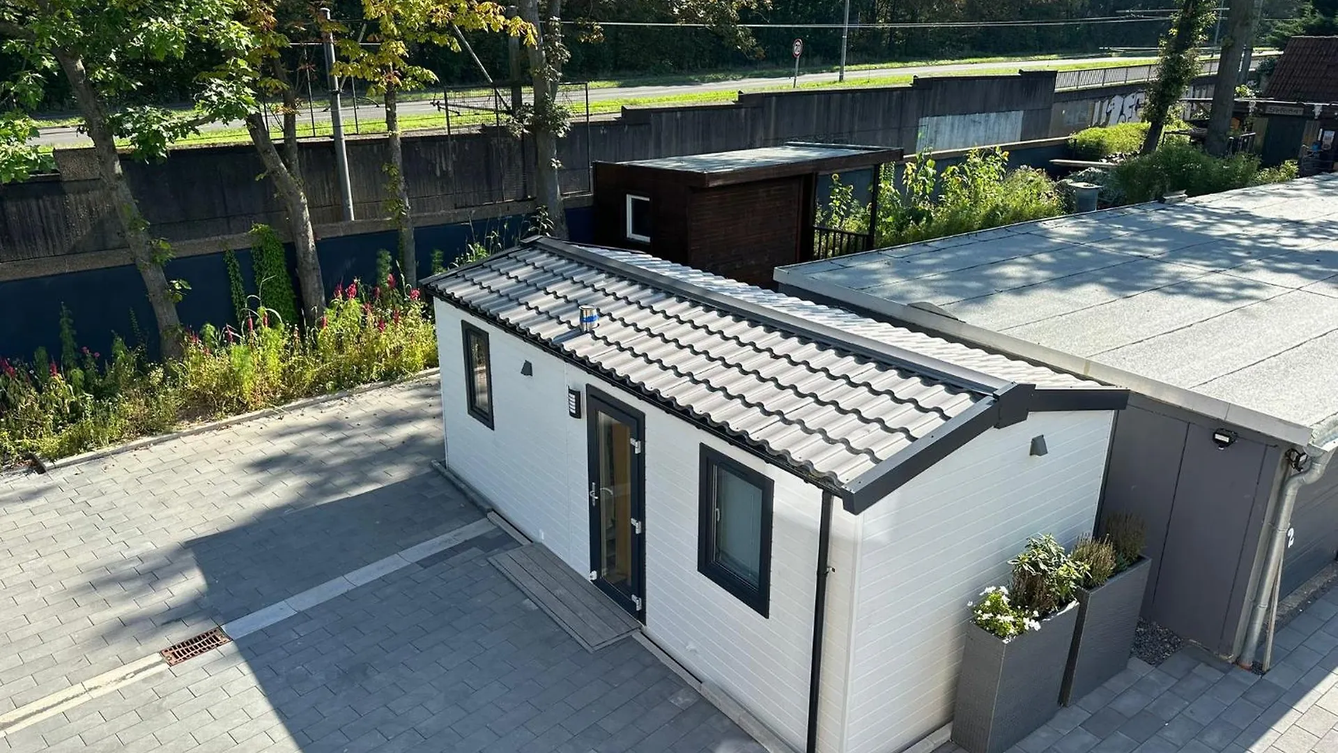 Tinyhouse/Chalet In Koeln City Vollmoebliert/Klima